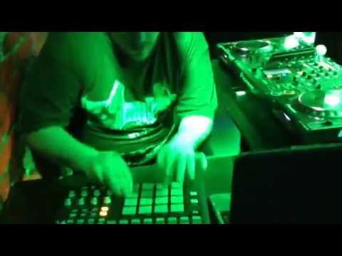 CJ Mak LIVE@HobbyClub Akai MPD 32