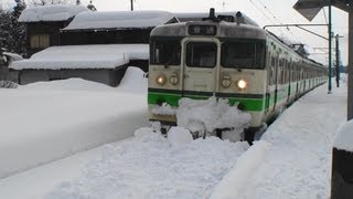 preview picture of video '[Heavy Snow] 115系電車 雪で線路がふさがれ発車できず 越後線 礼拝駅 2012.2.19'