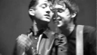 The Last Shadow Puppets &quot;Standing next to me&quot; @ Olympia Paris [03.02.2012]