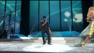 Usher (LIVE) - Victoria&#39;s Secret Fashion Show Miami - 2008 [With songs - What&#39;s your name &amp; Yeah]