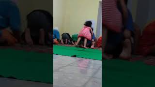 Download lagu Saat melaksanakan sholat tiba-tiba anak ini jungkir balik😂😂#berdurasi pendek mp3