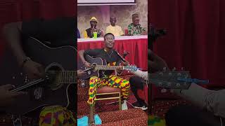 Download lagu Pat Thomas was happy when Yaw Stone played 3 instruments and sang his song 😁 mp3