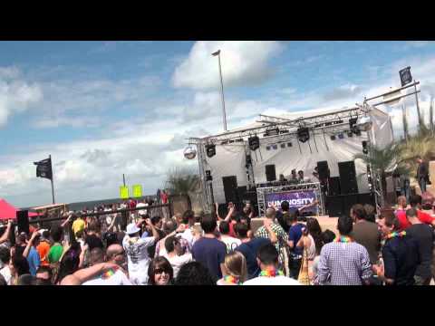 Eco Playing Breakfast - The Sunlight Live @ Luminosity Beach Festival 2011 Day 1 (Part 5/11)
