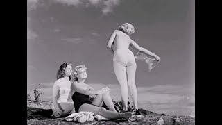 Sjungande flickor som väntar på var sin vän 1955