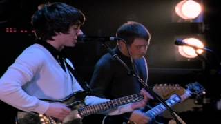 Arctic Monkeys - Nettles (Live At The Apollo)