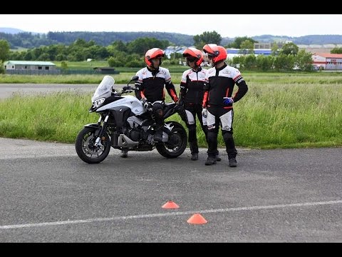 MOTO LISÝ motoškola - TV NOVA - How to ride a bike