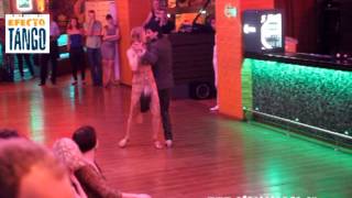 Eugenia Parrilla y Yanick Wyler bailan en Z-bar 4