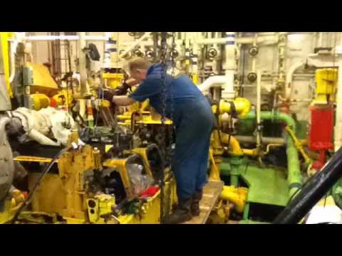 Utilis Energy Services 3606 Marine Install Cyl Head