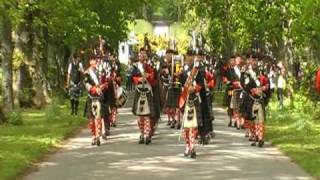 preview picture of video 'Atholl Games (Part 1) Highlanders Down the Avenue'