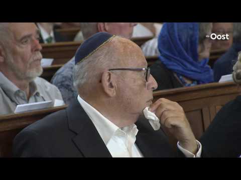 Herdenking Twentse razzia, 75 jaar geleden, in synagoge in Enschede