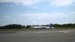 preview picture of video 'B-17G taxis to takeoff from Culpeper Airport'