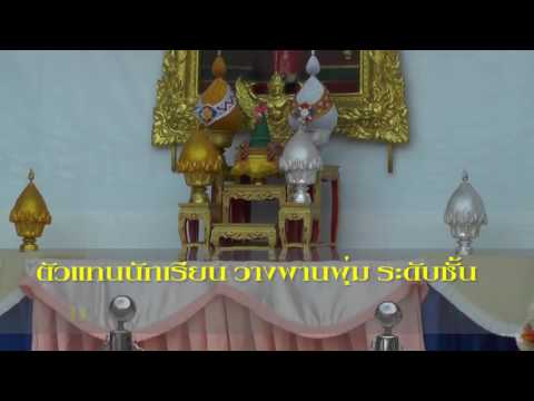 ข้อ จำกัด หลังจากการเสริมเต้านม เยาวชนเปลือยกายกับหน้าอกเล็ก