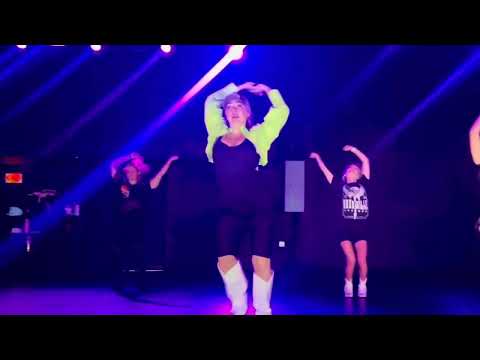 “HUNNIDS IN A HONKY TONK” 🤑#nicoleleechoreo #hellonheels #dance