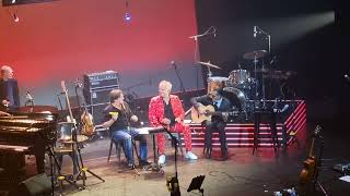 Thomas Dutronc N.A.S.D.A.Q  Les Folies Bergères Paris 11 décembre 2025