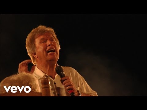 Bill & Gloria Gaither - O, the Blood of Jesus/Nothing But the Blood/Near the Cross (Medley) [Live]