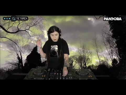 Pandora Plur - LIVE