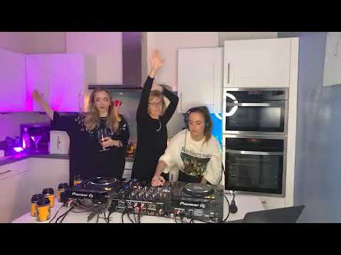 AmyElle Kitchen Rave (Twitch Live Part 2)