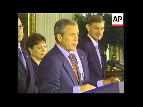 Bush signs trade deals with Chile and Singapore