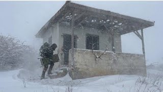 COLD Winter Night in an ABANDONET HUNTERS CABIN - I spent the night in an old cabin.