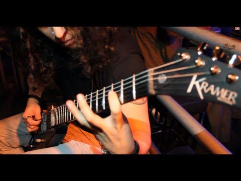 Charlie Parra plays a guitar solo in London, UK in a bar!!!