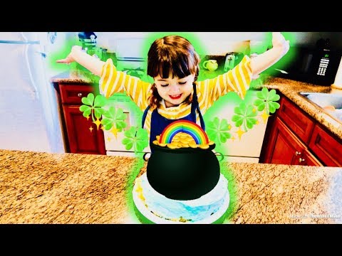 ST. PATRICKS DAY CAKE WITH KALEY!🍀