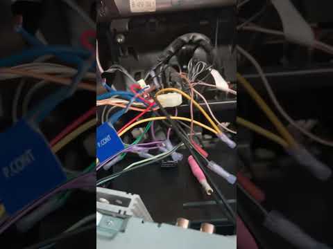 Car radio antenna doesn’t pick up stations FIX