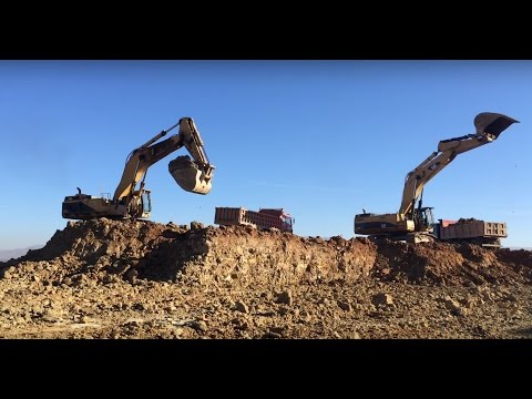 Caterpillar 385C LME And 375B LME Loading