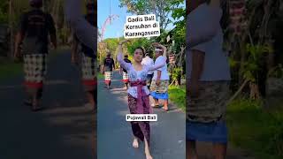 Download lagu Ketika Gadis Bali Kerauhan #shortvideo #gadisbali #kerauhan #karangasembali mp3