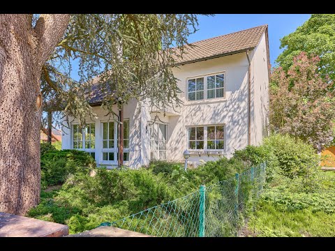 IMMOBILIEN-TOUR: Wohnen im Grünen –Lichtdurchflutetes, hochwertiges Domizil mit parkähnlichem Garten