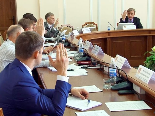 Почему депутаты не хотят говорить о В. Жукове и С. Кажаевой?