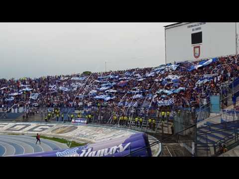 "Salta Emelec a la cancha del Estadio Modelo" Barra: Boca del Pozo • Club: Emelec