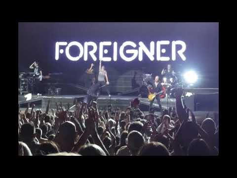 Videoclip de Long, Long Way from Home (Acoustic) — Foreigner