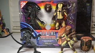 NECA ALIENS vs PREDATOR Toys R Us Exclusive 2 Pack Figure Unboxing, Review &amp; Kenner Comparison!