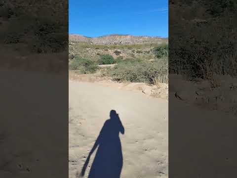 Caminando por el valle de Cintia, Chuquisaca, Bolivia.