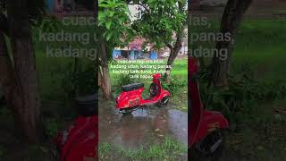 Download lagu Seng tenang der#storywa #hujan #vespasuper mp3