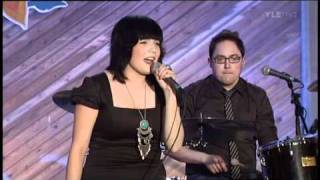 Suvi Teräsniska - Voi kuinka me sinua kaivataan (LIVE)