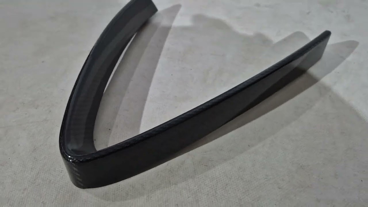 Накладка на решетку радиатора (2017-2023, Сухой карбон) Video 1