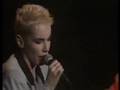 Eurythmics - Here comes the rain again 