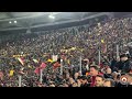 Roma - Milan 2-1: Mai sola mai di Marco Conidi cantata da tutto lo stadio
