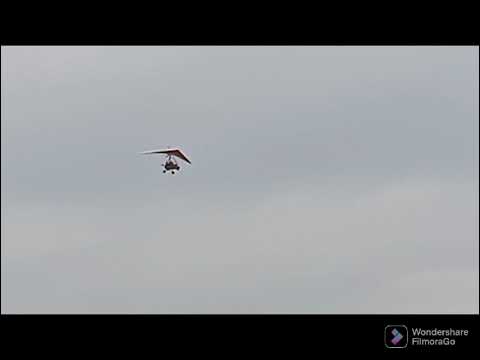 IAF’s Hang Gliders enthrall at 90th Airforce Day Parade