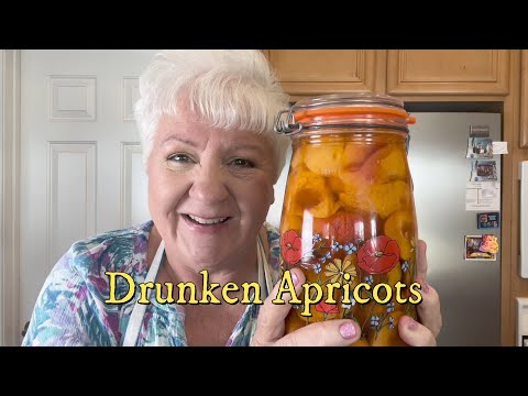 APRICOT LOVERS....Try this DRUNKEN APRICOTS recipe!