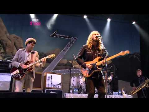 The Zutons feat Mark Ronson   Valerie   Glastonbury 2008