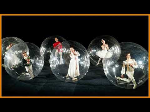 幻燈片。社會上遙遠的芭蕾舞 (Slideshow: Socially distant ballet)