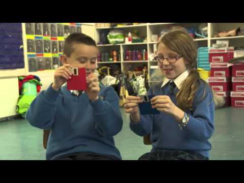 Cleas Act | Kids see Floppy Disk for the first time | TG4