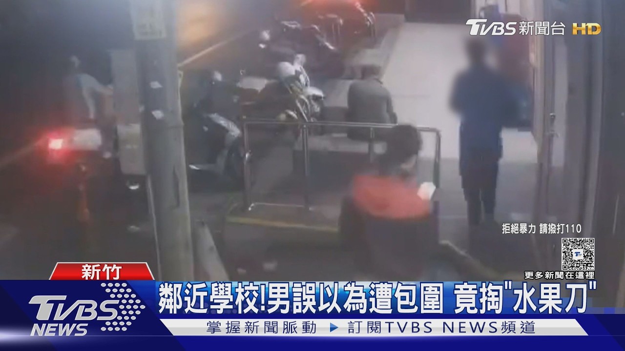 影音/持刀猛揮畫面曝!男行李箱遭輾「誤認被包圍」亮刀 民眾摸脖逃