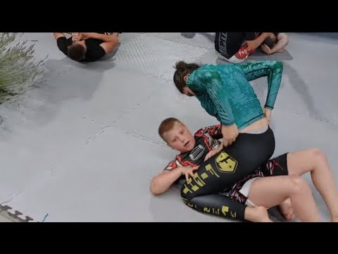 😲 CUTE GIRL VS BOY WRESTLING PRACTICE MATCH 😲 GONE SERIOUS 🥱 SUBMISSION #wrestling #bjj #jiujitsu 