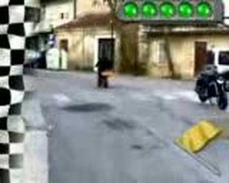 il vekkiarello pikkiarello senza casco...lu cchiu' fregn