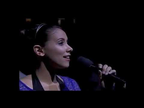 Dahni Shaw sings National Anthem at Sacramento Kings game