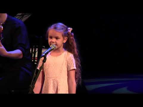 Sarah Loreen Kivikas "Käsikäes" / P.Laikre, M.Sadam