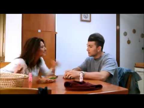 Scherzo alla mamma da parte di un ragazzo napoletano